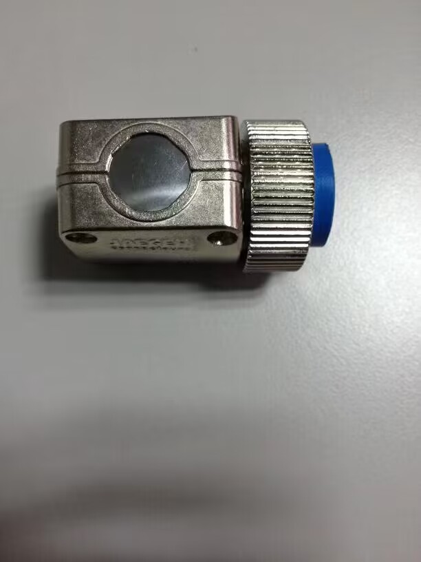 530763006-3.jpg